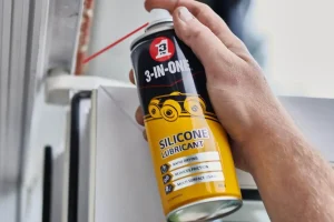 Silicone lubricant spray