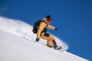 Are there snowboard brands clothing known for easy packing and travel