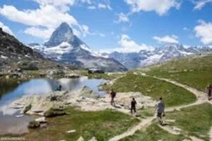 Trail Guide — Hiking Near Zermatt: Routes, Distance & Tips